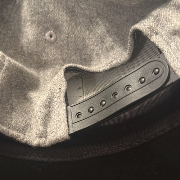 Banff Hat - Picture 2 of 2